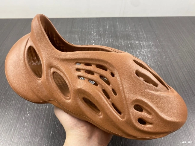 Yeezy HP5335 Clay Adidas Foam Red RNR 1030